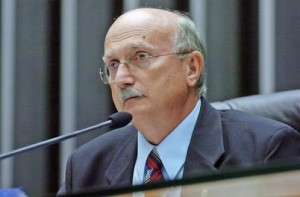 O presidente da Comissão de Constituição e Justiça da Câmara, deputado Osmar Serraglio (PMDB-PR), deu andamento a dez propostas de emendas à Constituição que reduzem o alcance ou extinguem o foro privilegiado.